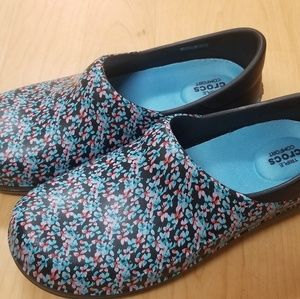 Triple Croc Comfort Croc Floral clogs